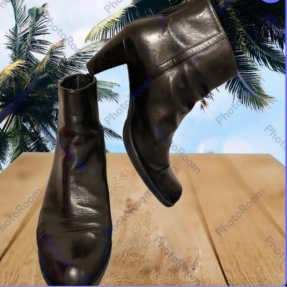 STUART WEITZMAN‎ | Black Leather Booties - Picture 1 of 9